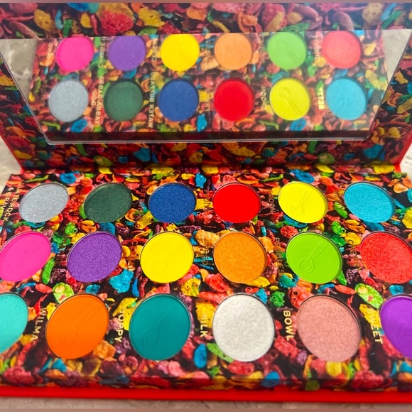 Makeup Revolution Makeup 25 I Revolution Fruity Pebbles Eyeshadow